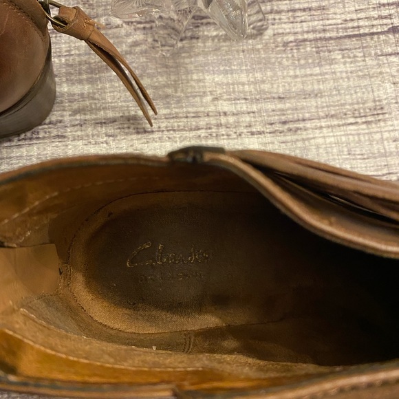 CLARKS LEATHER BOOTIES WITH FRONT LEATHER TRIM - Picture 6 of 6